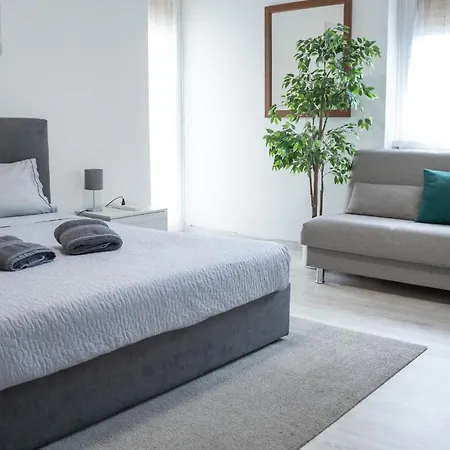 Nonna Pina Moderno Vicino Metro Awifi,netflix Apartment *